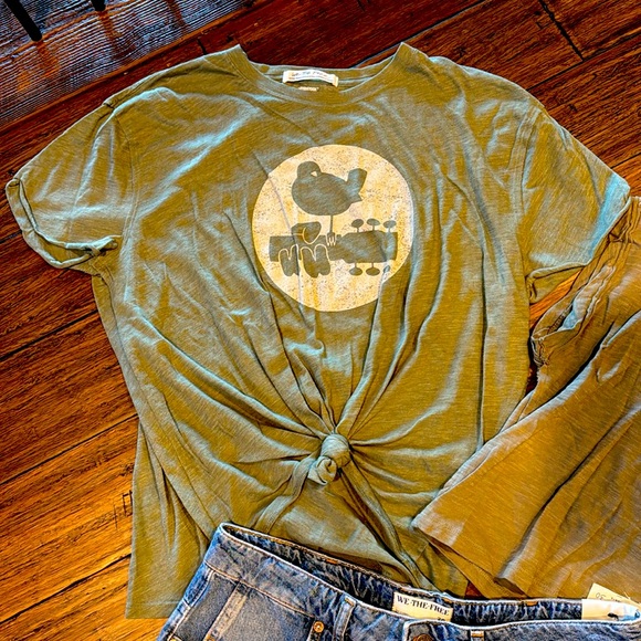 Free People Bundle!
Beginners Luck Slouch Shorts and 2 shirts! - Picture 9 of 12